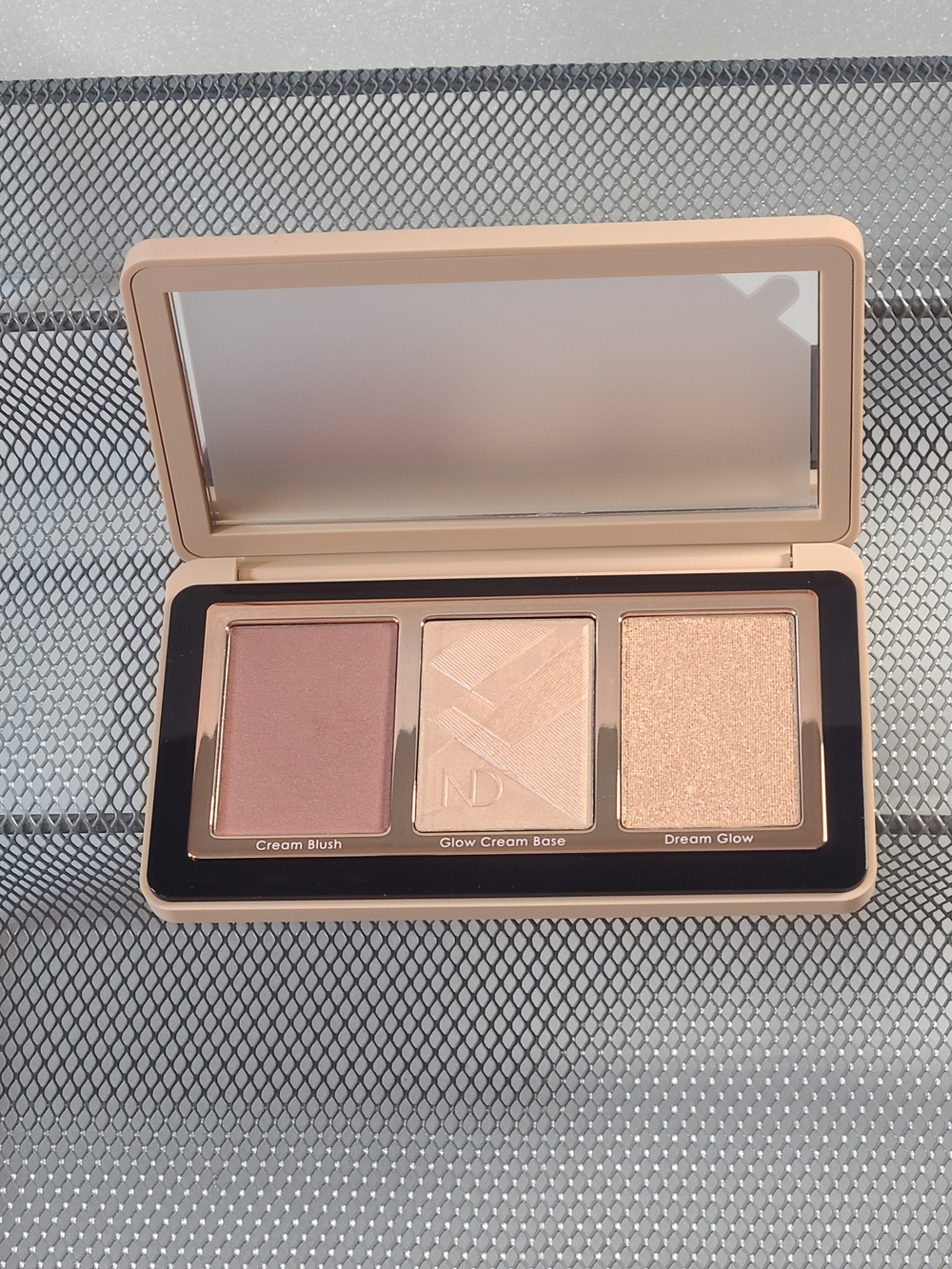 SOLDNatasha Denona My Dream Cheek Trio - Soft Rose, Champagne Glow NIB. SOLD - Picture 3 of 8